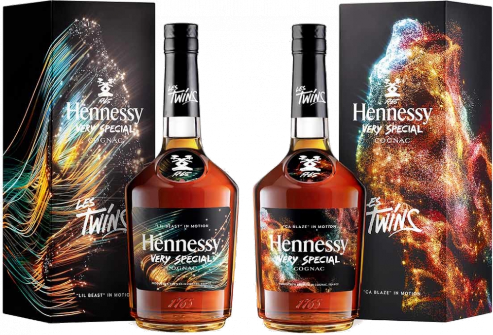 Một cặp đôi Hennessy Very Special Cognac Les Twins